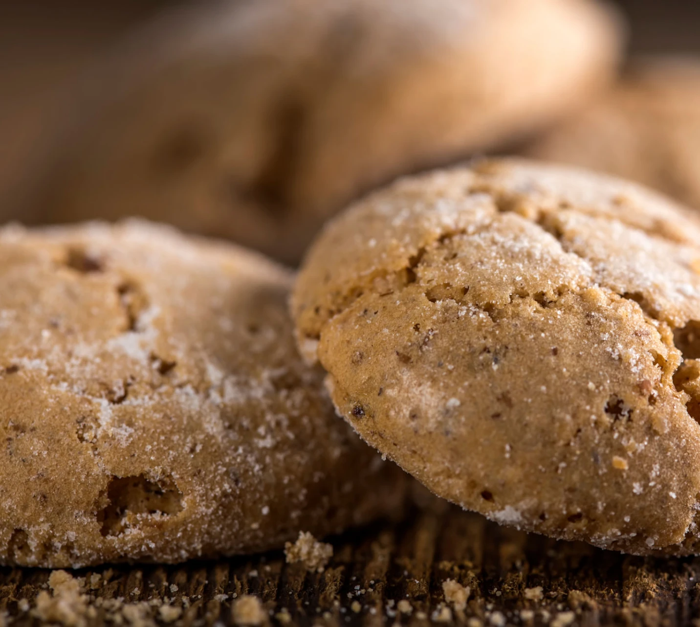 Freshly baked cookies on wood